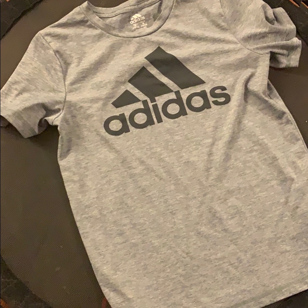 Boys Adidas gray shirt 10/12